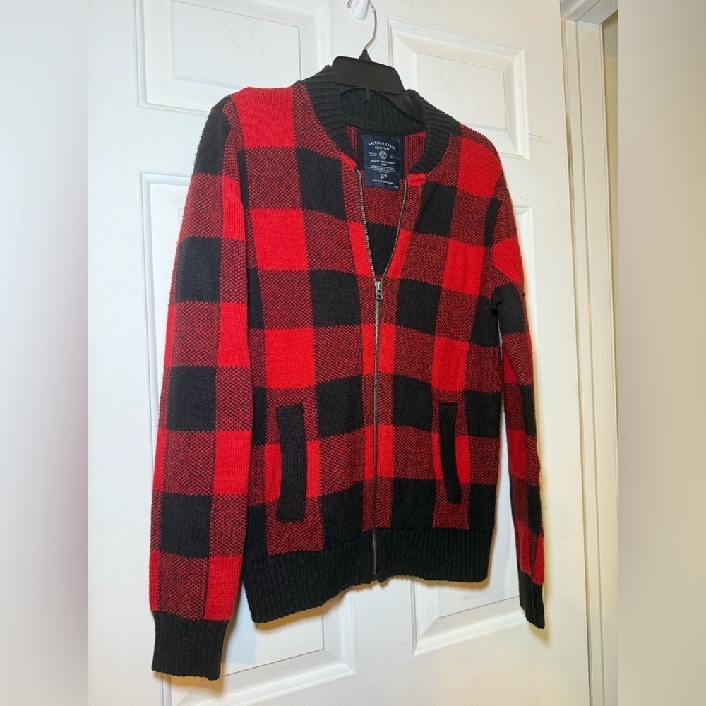 American Eagle Outfitters Men’s Sweater Small Red Black Buffalo Plaid Full Zip